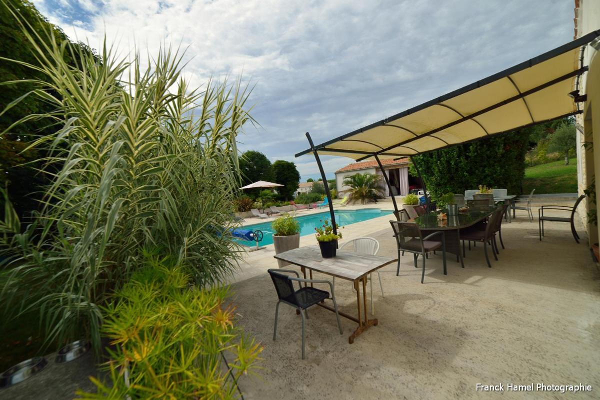 Le Clos Des Oiseaux Saintes Exterior foto