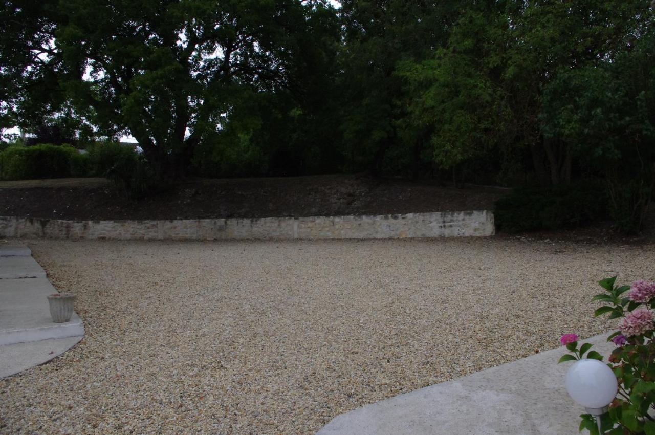 Le Clos Des Oiseaux Saintes Exterior foto