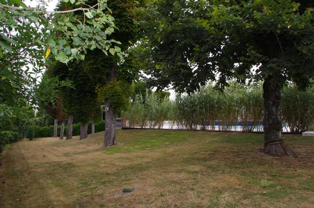 Le Clos Des Oiseaux Saintes Exterior foto
