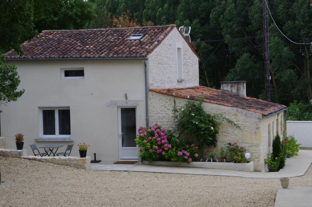 Le Clos Des Oiseaux Saintes Exterior foto